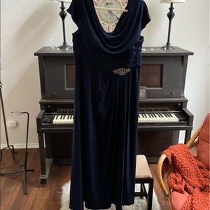 Alex evening wear long dress Size 16W Navy Blue